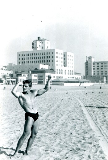 Harry Gelbfarb poses at Muscle Beach, circa 1954. (Foto: Estate Gelbfarb) Harry Gelbfarb poses at Muscle Beach, circa 1954. (Foto: Estate Gelbfarb)
